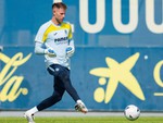Thủ môn lỡ trận Champions League vì bị cướp khống chế cả tiếng đồng hồ