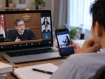 Bị phát hiện học online khi đang... hầu tòa