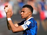 Mbappe tiết lộ thói quen lạ trong giày thi đấu