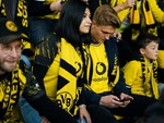 Borussia Dortmund thưởng fan… ‘cai’ điện thoại