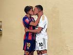 Bức tranh Yamal hôn Mbappe gây náo loạn trước trận El Clasico