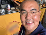 MC 'Vợ chồng son' Quốc Thuận bán bánh mì vỉa hè
