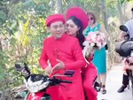 Hoài Lâm rước dâu bằng xe máy