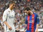 Ronaldo gửi Messi... ‘một cái ôm’