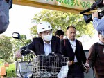 Đang mua sắm ở siêu thị, giáo sư Nhật nhận tin đoạt giải Nobel