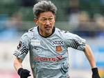 Lão tướng Kazuyoshi Miura lập cột mốc chưa từng có trong lịch sử bóng đá