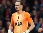 Tottenham thay thủ môn phút 17 sau hai sai lầm nghiêm trọng