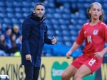 HLV tuyển nữ Luxembourg mất việc vì gửi tin nhắn không phù hợp cho học trò