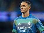 Trent Alexander-Arnold mất suất đá chính trận derby Madrid vì đi tập muộn