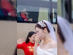 Khoảnh khắc cô dâu khóc nức nở và mẹ đẻ cười rạng rỡ 'gây bão'