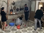 Sang nhà bạn trai, cô gái sốt sắng rửa bát khiến chị em ruột bất ngờ