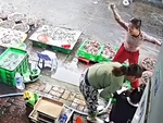 Tiểu thương nhảy nhót như đứa trẻ khi trúng số 50 triệu đồng