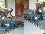 Cô gái té xuống bậc tam cấp khi tập yoga... ngược hướng