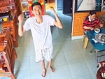 Phản ứng cực đáng yêu của bố khi nghe con gái sắp về thăm nhà