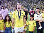 Ronaldo kéo cả gia đình xuống sân mừng vô địch Saudi Pro League lần đầu tiên