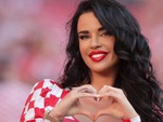 Mỹ nhân World Cup tung nhạc cổ vũ, fan chỉ muốn… tắt tiếng