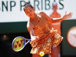 Naomi Osaka gây choáng với váy ‘lấp lánh như tháp Eiffel’ ở Roland Garros