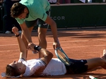 Sao trẻ Roland Garros 'gục ngã' vì nắng nóng khắc nghiệt