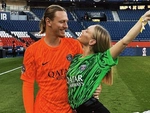 Vợ đáp cực hài khi người mẫu OnlyFans ‘treo thưởng’ thủ môn PSG ‘đêm nồng cháy’