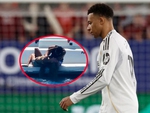 Mbappe giữa ‘tâm bão’: Cãi nhau, du hí cùng bạn gái, fan đòi đuổi