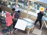 Chàng trai cứu bé gái thoát nạn khi rơi từ trần nhà xuống