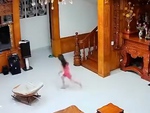 Khi bạn sợ ma nhưng lại bị bắt đi tắt đèn