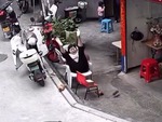 Chuột 'hồn bay phách lạc' khi người phụ nữ hét