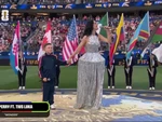 Katy Perry hóa thân thành 'đèn chùm màu bạc' gây bão World Cup 2026