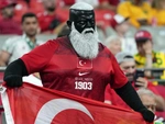 CĐV Thổ Nhĩ Kỳ gây sốt ở World Cup 2026 với diện mạo lạ mắt