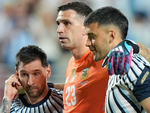 Thủ môn Argentina từ chối phẫu thuật ngón tay gãy để kịp dự World Cup