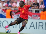 Tranh cãi chuyện sao tuyển Bỉ muốn bỏ World Cup để chăm vợ sinh
