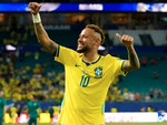 Neymar khóc khi trở lại và nhận tràng pháo tay lớn nhất World Cup