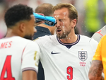 Chuyên gia cảnh báo: Nghỉ uống nước ở World Cup có thể tăng nguy cơ chấn thương