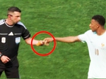 Mbappe có màn nhờ vả trọng tài gây sốt tại World Cup 2026
