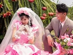 Viên Vibi lại gây sốt với chiếc váy cưới cổ điển 'màu hường'