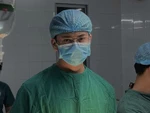 Chân dung thật của 'bác sĩ che kín mặt vẫn đẹp trai' trên trang Thông tin Chính phủ