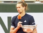 Vô địch Roland Garros, Zverev đùa HLV đừng mơ ‘thưởng nóng’