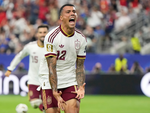 Tây Ban Nha dựng kỷ lục khó bị xô ngã ở World Cup