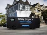 Uber lái cả hộp khăn giấy đến an ủi fan đội bị loại tại World Cup