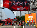 Sự kiện '2 trong 1': vừa xem World Cup, vừa đu dàn 'anh trai'