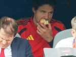 Thủ môn Man Utd bị trêu 'ăn vì stress' lúc tuyển Bỉ vất vả ở World Cup
