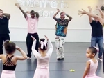 Xem Neymar trổ tài… múa ballet cùng con gái