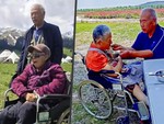 Người chồng đưa vợ bại liệt 'đi khắp thế gian' suốt 12 năm