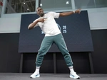 Fan háo hức chờ xem ‘Tia chớp’ Usain Bolt… đá banh