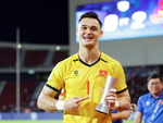 HLV Kim Sang Sik 'mượn' Messi, Ronaldo để khen Lê Giang Patrik