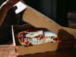 Cái kết của kẻ đặt 300 cái pizza đến nhà người khác