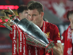Danh thủ Liverpool tập thành VĐV marathon chuyên nghiệp