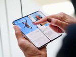 Người thuận thay trái 'dỗi' iPhone Duo?