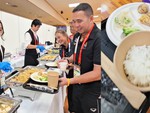 Dân mạng ví suất ăn ở điểm thi đấu Asiad 2026 như… ăn thử trong siêu thị