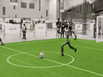 Robot được kỳ vọng đánh bại Messi nhưng cái kết… gây cười
